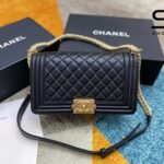 Túi Chanel Le Boy Medium Black Caviar GHW 25CM màu đen sang trọng