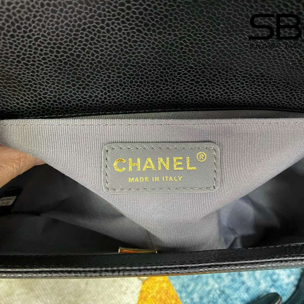Túi Chanel Le Boy Medium Black Caviar GHW 25CM Màu Đen sang trọng và tinh tế
