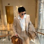 Túi LV Keepall Cargo Bandoulière 35 Caramel Da Calfskin M28100 góc nghiêng chi tiết