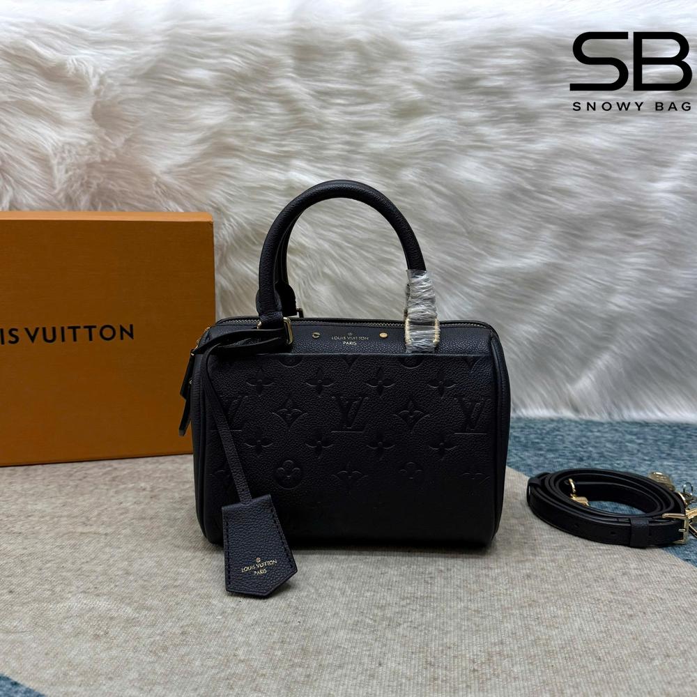 Túi LV Nano Speedy Monogram Empreinte Black M82450 Màu Đen góc nghiêng chi tiết