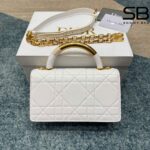 Túi Medium Dior Ange Bag White Macrocannage Lambskin Trắng góc nghiêng chi tiết