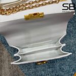 Chi tiết logo khóa túi Medium Dior Ange Bag White Macrocannage Lambskin Trắng
