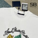 Áo Thun LV Printed Short-Sleeved Cotton T-Shirt White Seashells Trắng, phong cách thời trang đẳng cấp.