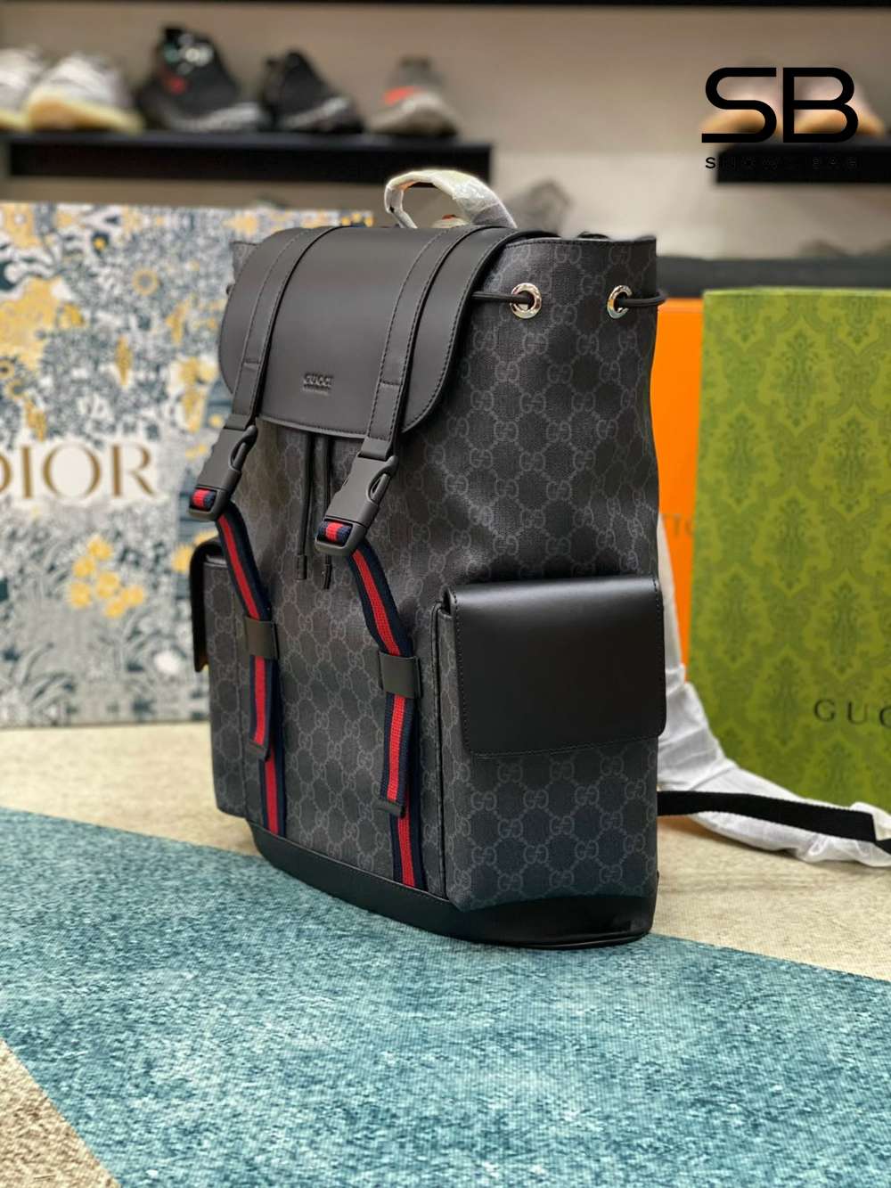 Ba Lô Gucci GG Backpack Black Đen 42CM góc nghiêng chi tiết