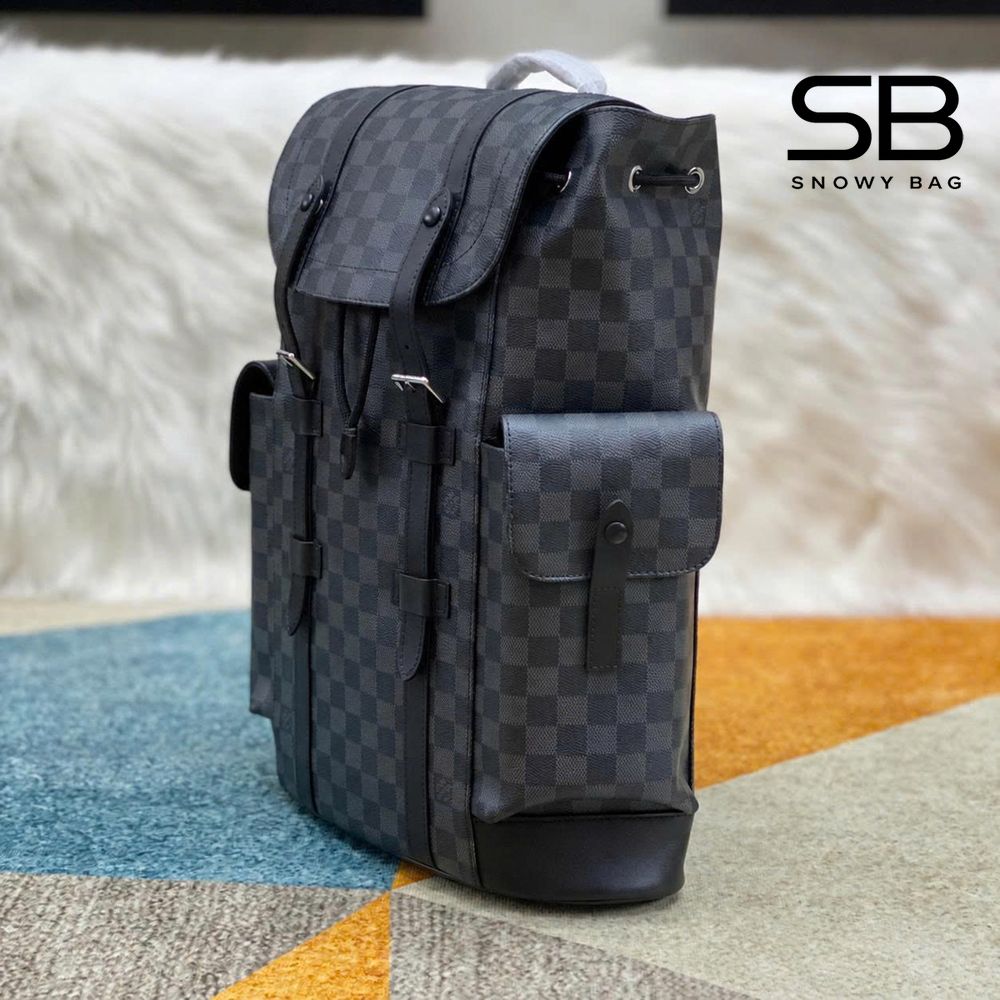 Ba Lô LV Christopher MM Backpack Damier Graphite 44CM góc nghiêng chi tiết