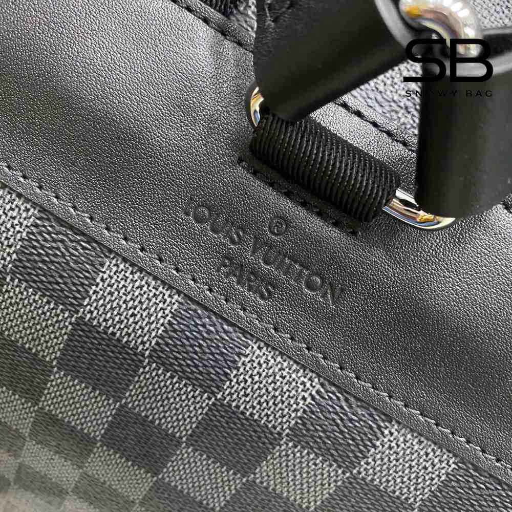 Ba Lô LV Christopher MM Backpack Damier Graphite 44CM với thiết kế tinh tế