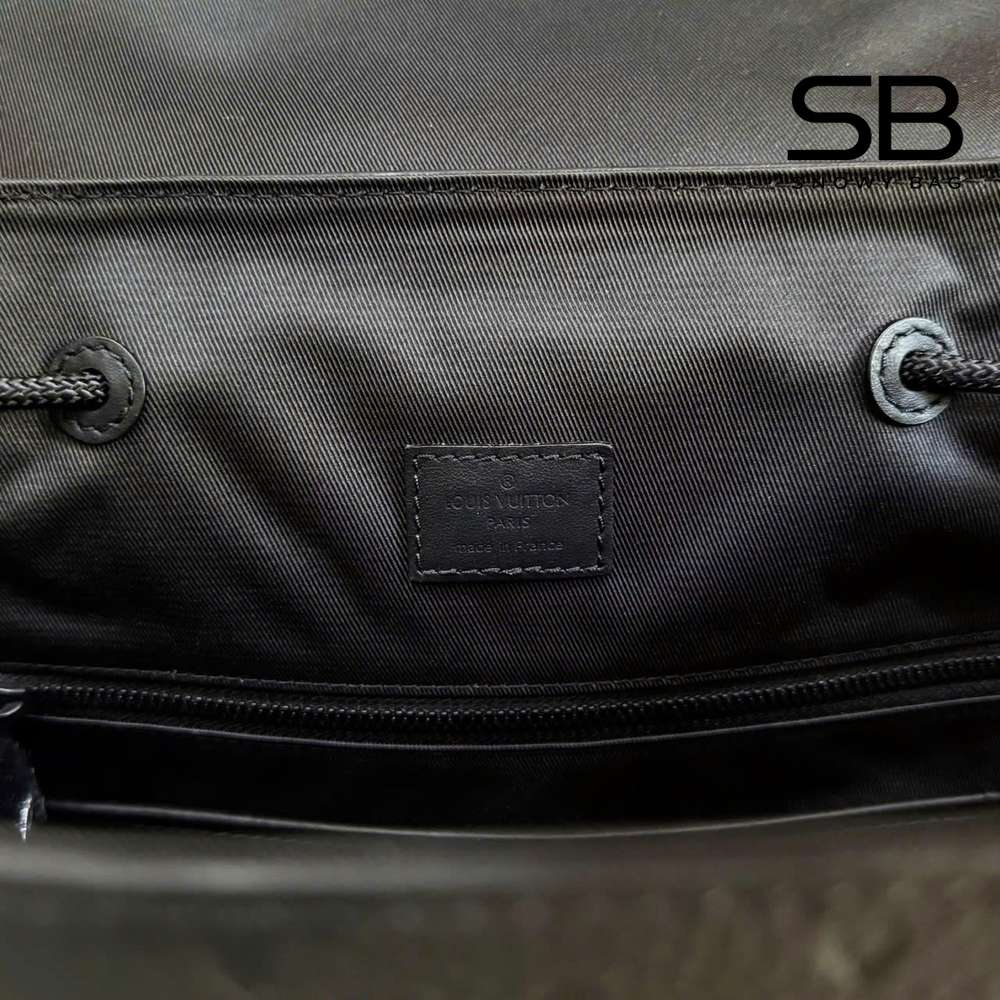 Ba Lô LV Christopher MM Backpack M55699 Black Taurillon S44 sang trọng và đẳng cấp.