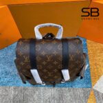 Ba Lô LV Christopher MM Backpack Monogram Màu Nâu 44CM với chi tiết logo sang trọng