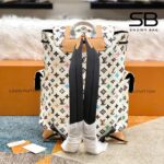 Ba Lô LV Christopher MM Backpack Vanilla Monogram Craggy 44CM góc nghiêng chi tiết