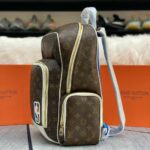 Ba Lô LV x NBA Backpack Monogram Nâu 45CM góc nghiêng chi tiết