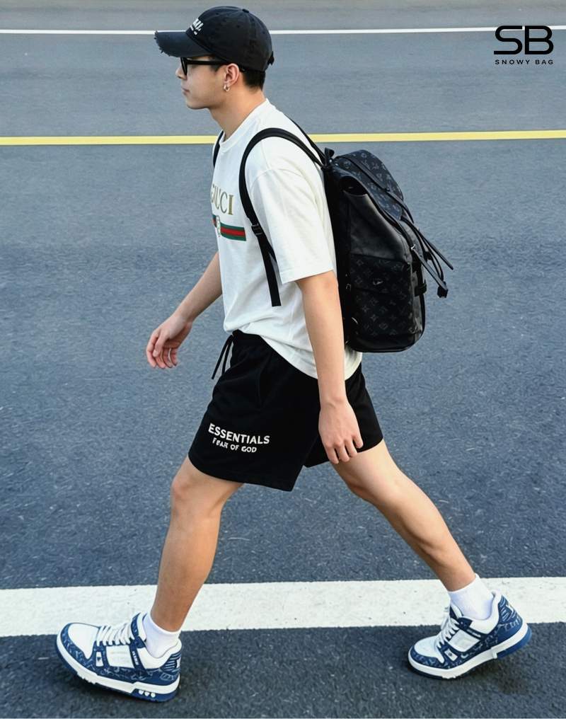 Phối balo LV với quần short áo thun