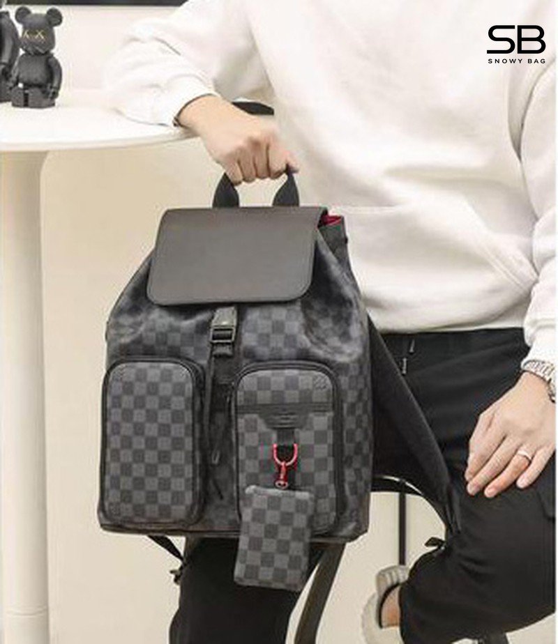Balo LV phối áo thun nỉ màu trắng