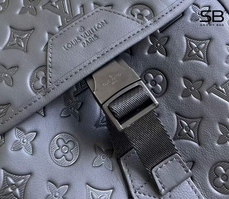 Taurillon Leather trên balo LV
