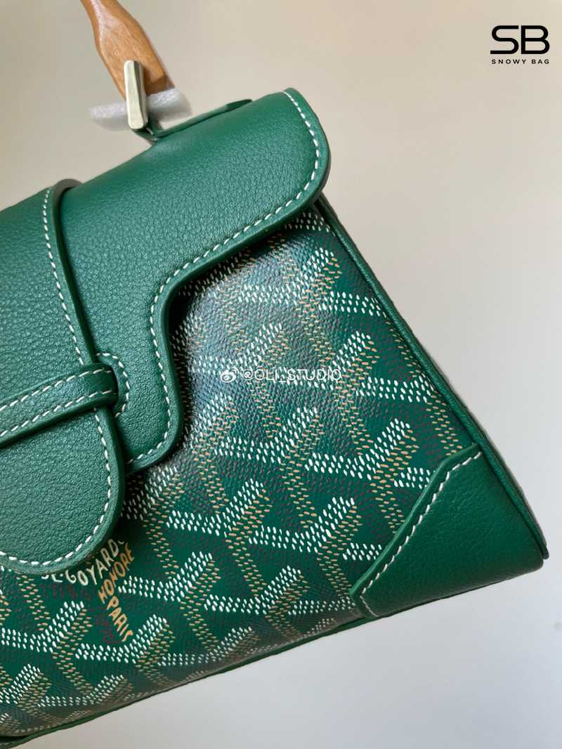 Da dê trên túi Goyard Saigon