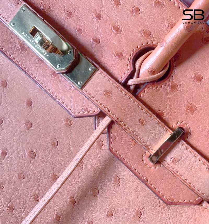 Da đà điểu màu hồng trên túi Hermes Birkin