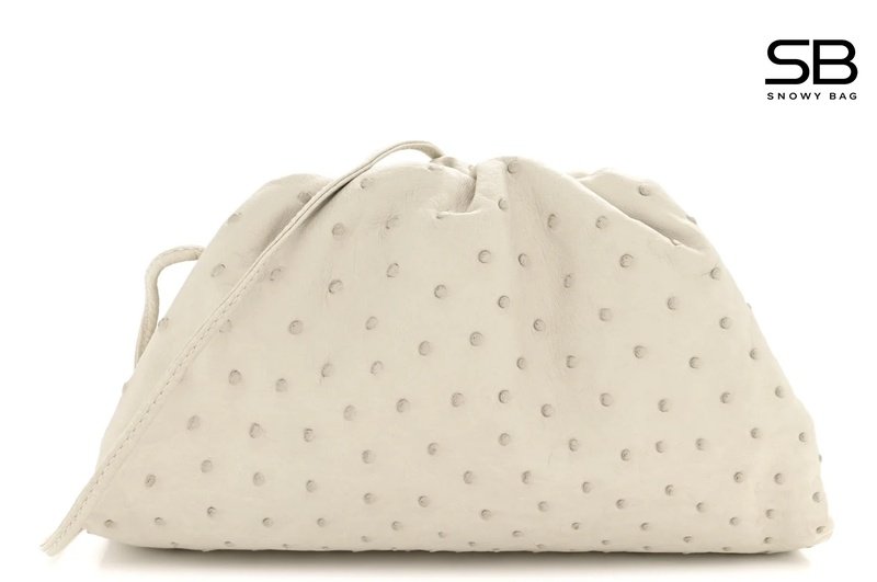 Bottega Veneta The Pouch da đà điểu màu trắng
