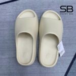 Dép Yeezy Slides Bone - Xương Trắng sang trọng và thời thượng.