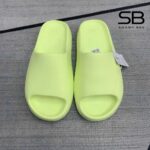 Dép Yeezy Slides Resin - Nhựa Xanh, phong cách hiện đại và thời thượng