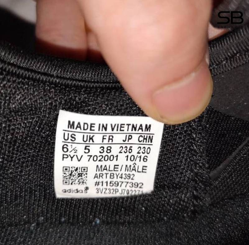 Tem nhãn adidas samba