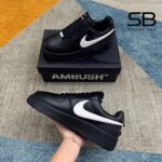 Giày Air Force 1 Low x Ambush Đen góc nghiêng chi tiết