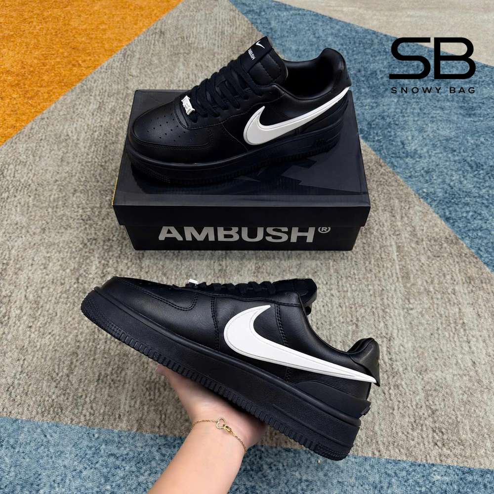 Giày Air Force 1 Low x Ambush Đen góc nghiêng chi tiết