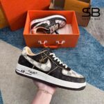 Giày Nike Air Force 1 Low Louis Vuitton Monogram Brown Màu Nâu góc nghiêng chi tiết.