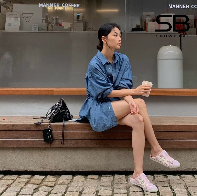 nữ đi giày onitsuka màu hồng