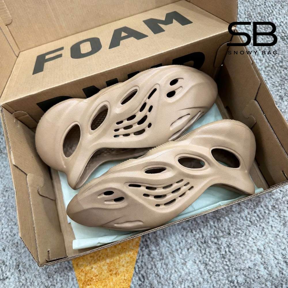 Giày Yeezy Foam RNNR Mist Nâu sang trọng và độc đáo