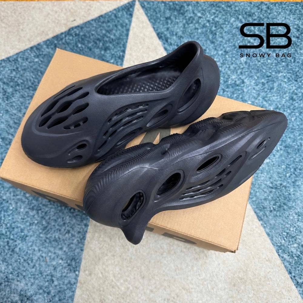 Giày Yeezy Foam RNNR Onyx Màu Đen sang trọng và thời thượng