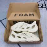 Giày Yeezy Foam RNNR Sand Kem thiết kế độc đáo và sang trọng