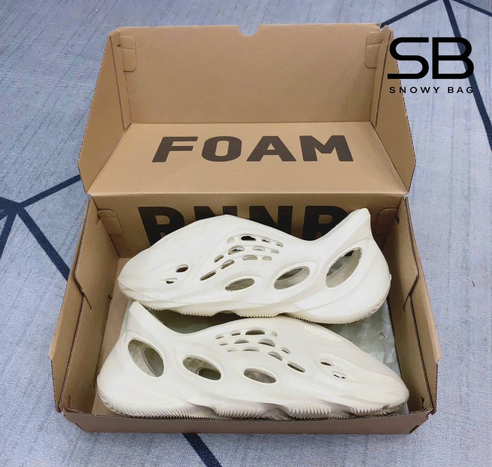 Giày Yeezy Foam RNNR Sand Kem thiết kế độc đáo và sang trọng