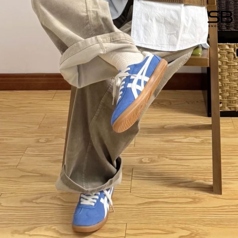 **Phối với quần kaki**