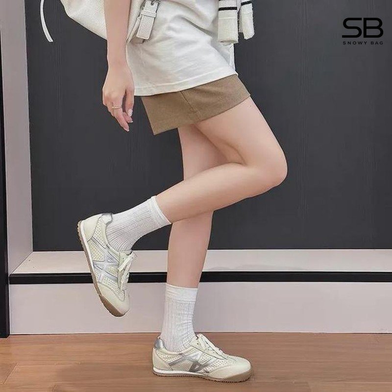 **Có nên mua sneaker đế mỏng nếu thường xuyên đi bộ?**