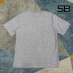 Áo LV Signature Patches T-Shirt Gray Melange Màu Xám góc nghiêng chi tiết