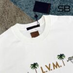 Áo LV x The Darjeeling Limited Embroidered Short Sleeved Crewneck Trắng với logo tinh tế
