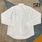 Áo Sơ Mi LV Long-Sleeved Signature Shirt White LVM Since 1854 góc nghiêng chi tiết.