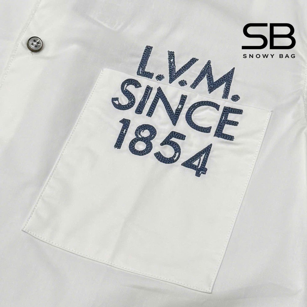 Áo Sơ Mi LV Long-Sleeved Signature Shirt White LVM Since 1854 với chi tiết logo