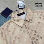 Áo Sơ Mi LV Monogram Short-Sleeved Shirt Beige 1AK77Y với logo tinh tế