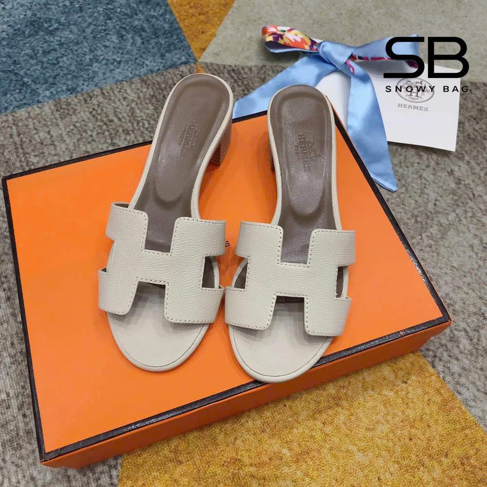 Dép Hermes Oasis Sandal Craie Epsom Màu Kem góc nghiêng chi tiết