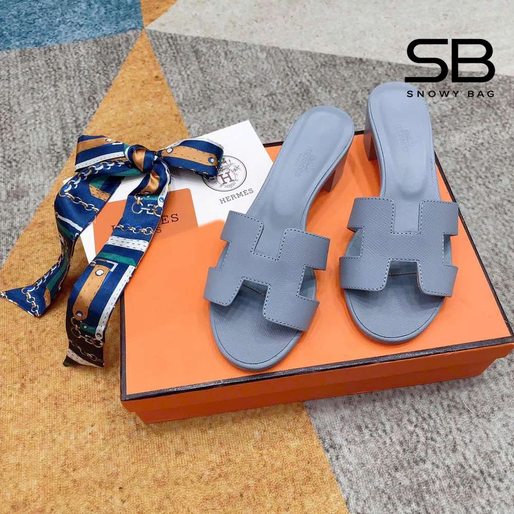 Dép Hermes Oasis Sandal Gris Antarctique Epsom Xám góc nghiêng chi tiết