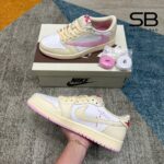Giày Air Jordan 1 Low OG Travis Scott Muslin Shy Pink Trắng Hồng góc nghiêng chi tiết