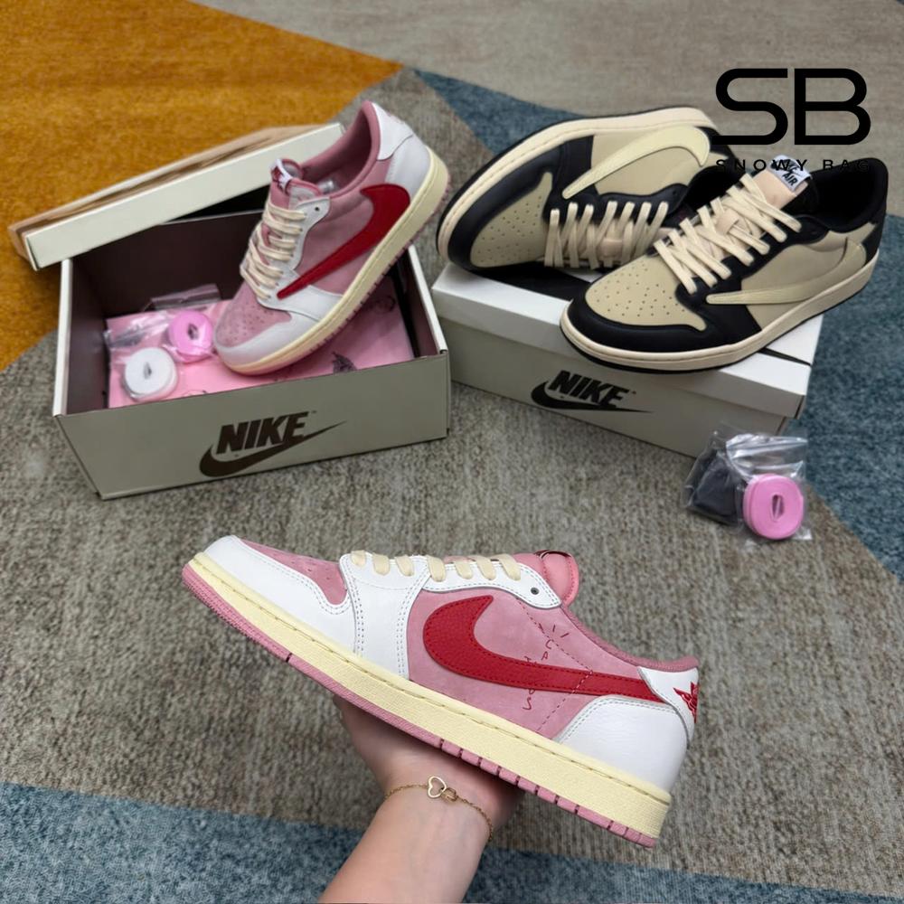Giày Air Jordan 1 Low OG Travis Scott Shy Pink University Red góc nghiêng chi tiết