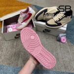 Giày Air Jordan 1 Low OG Travis Scott Shy Pink University Red chi tiết 8