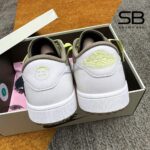 Giày Air Jordan 1 Low Travis Scott’s Golf “Olive” với thiết kế độc đáo.