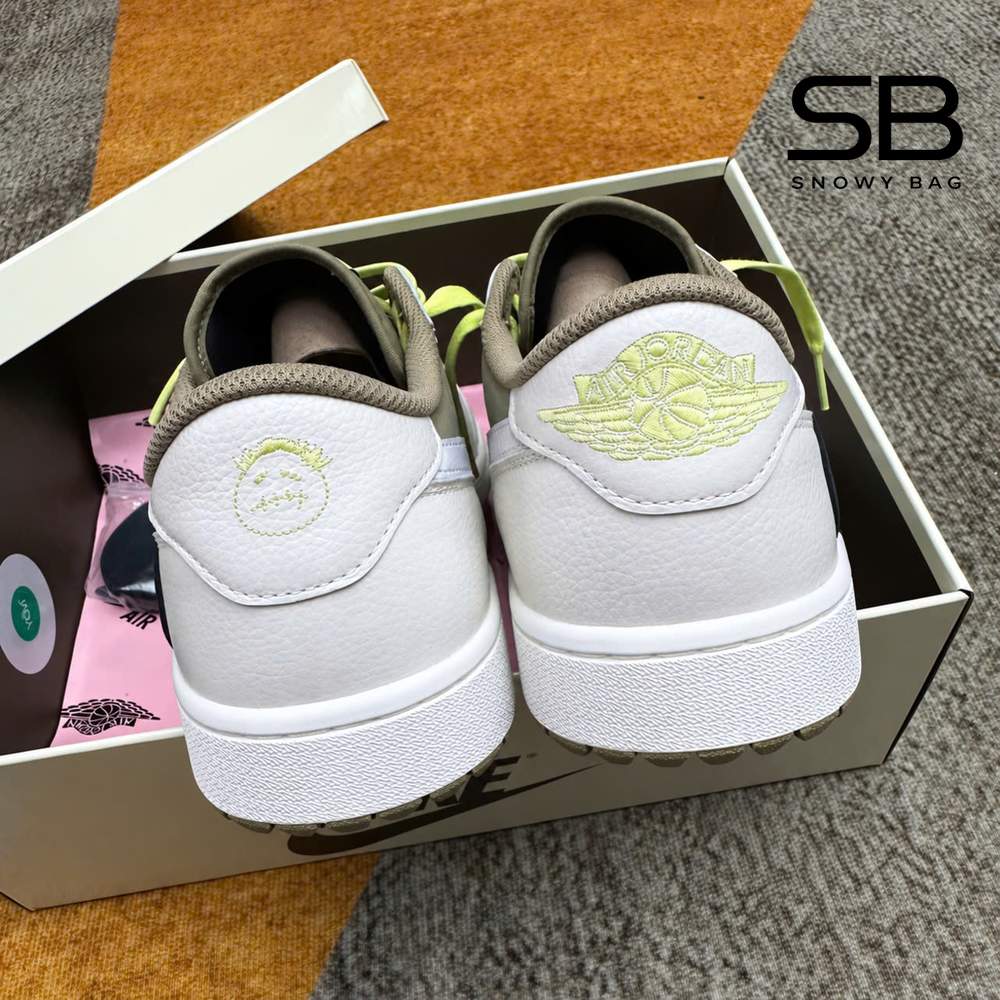 Giày Air Jordan 1 Low Travis Scott’s Golf “Olive” với thiết kế độc đáo.