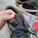 Giày Air Jordan 1 Low x Travis Scott Mocha Cổ Thấp với thiết kế độc đáo