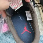 Giày Air Jordan 1 Low x Travis Scott Mocha Cổ Thấp với thiết kế độc đáo