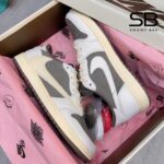 Giày Air Jordan 1 Low x Travis Scott Reverse Mocha với thiết kế độc đáo