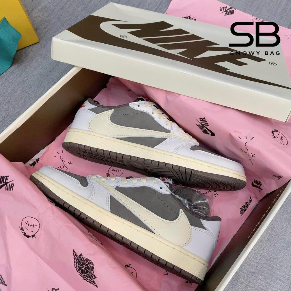 Giày Air Jordan 1 Low x Travis Scott Reverse Mocha, phong cách độc đáo và cá tính.