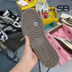 Giày Air Jordan 1 Low x Travis Scott Reverse Mocha với thiết kế độc đáo